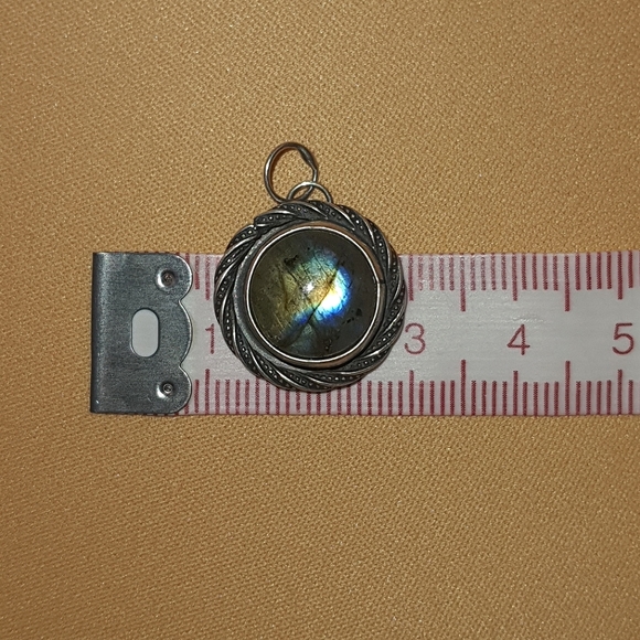 Labradorite Pendant - Picture 5 of 5